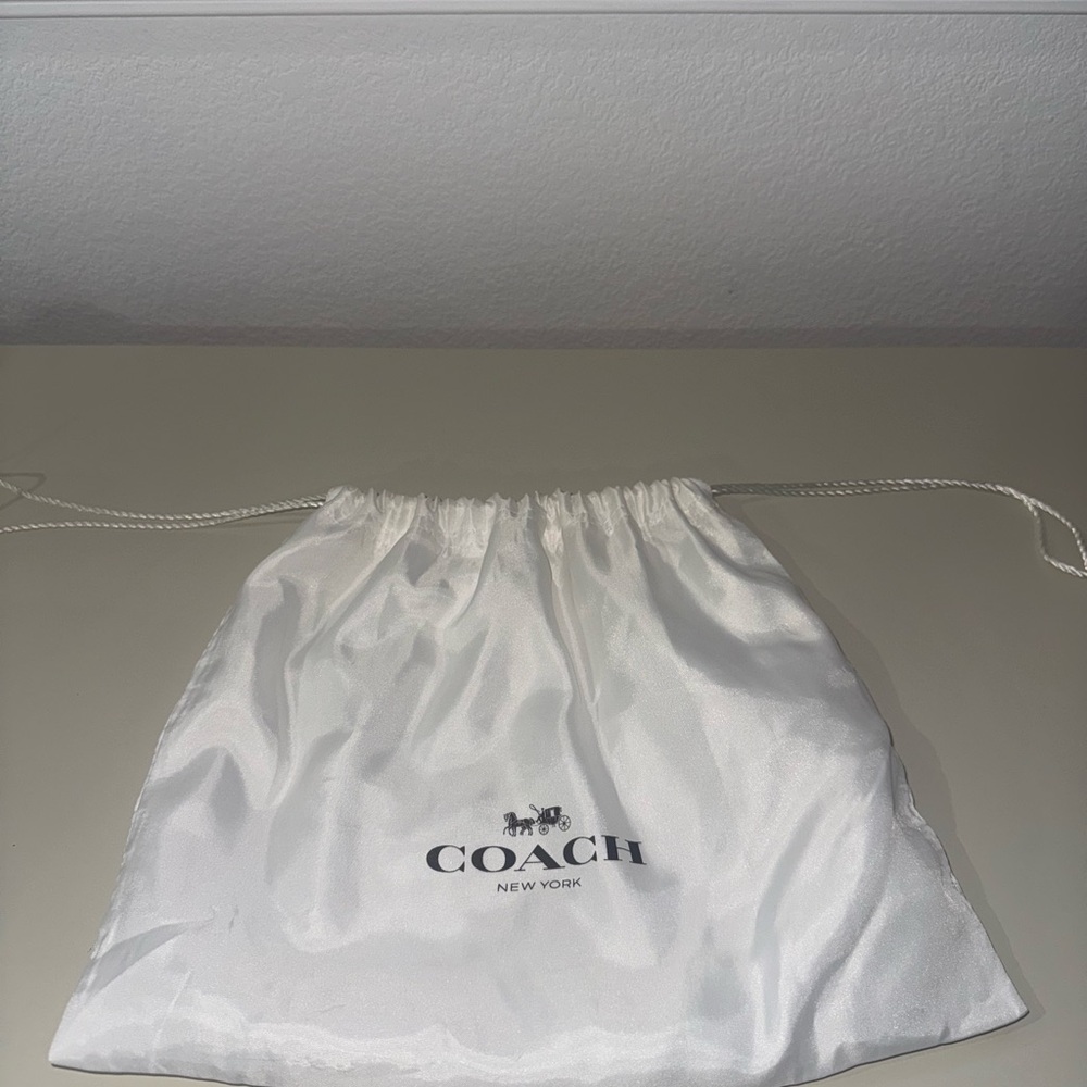 Coach Cassie Leather Crossbody Bag w/ 3 different strap options! - Picture 9 of 10